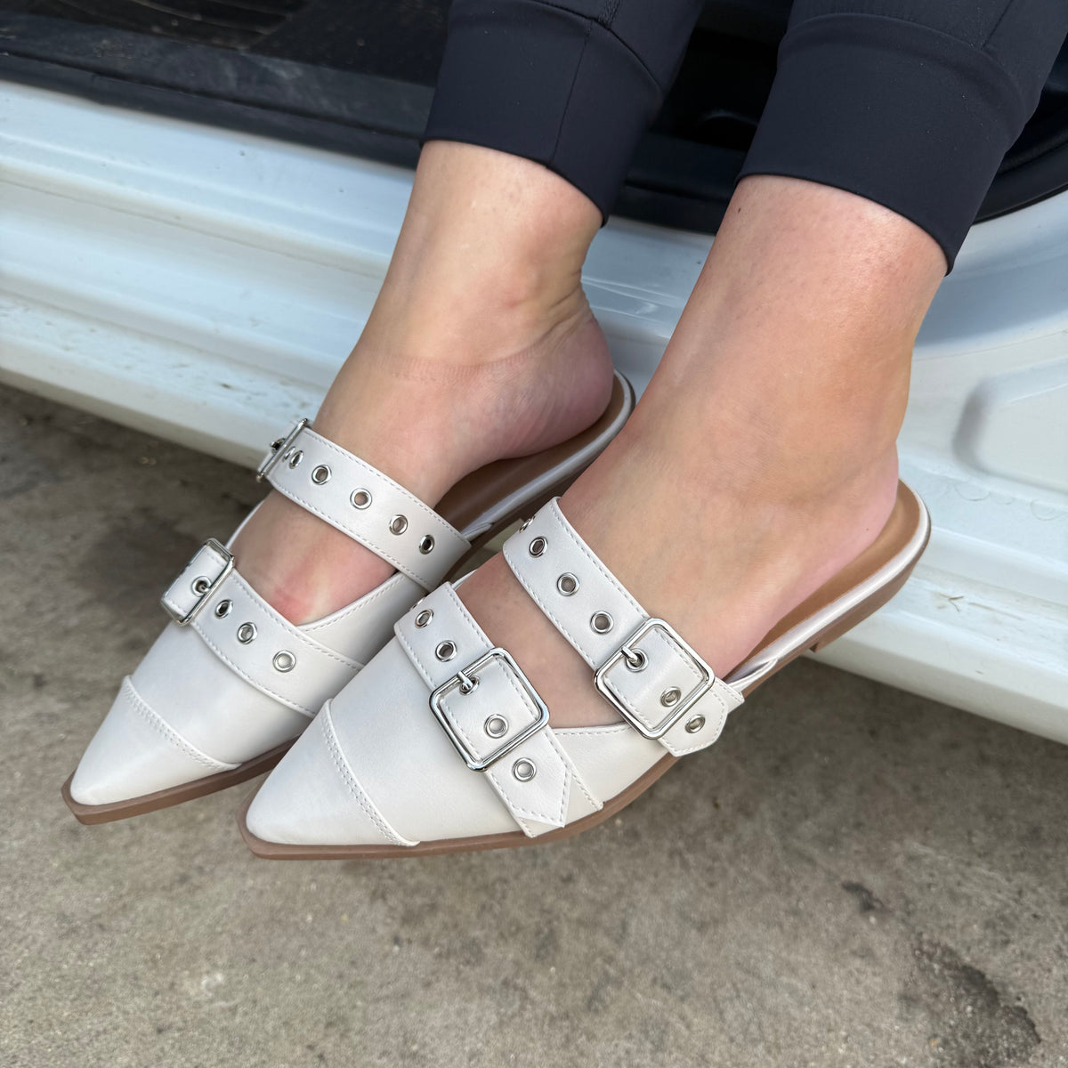 OFF WHITE POINTED BUCKLE FLATS