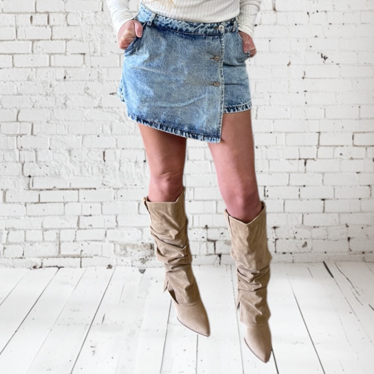 DENIM WASH POCKET SKORT