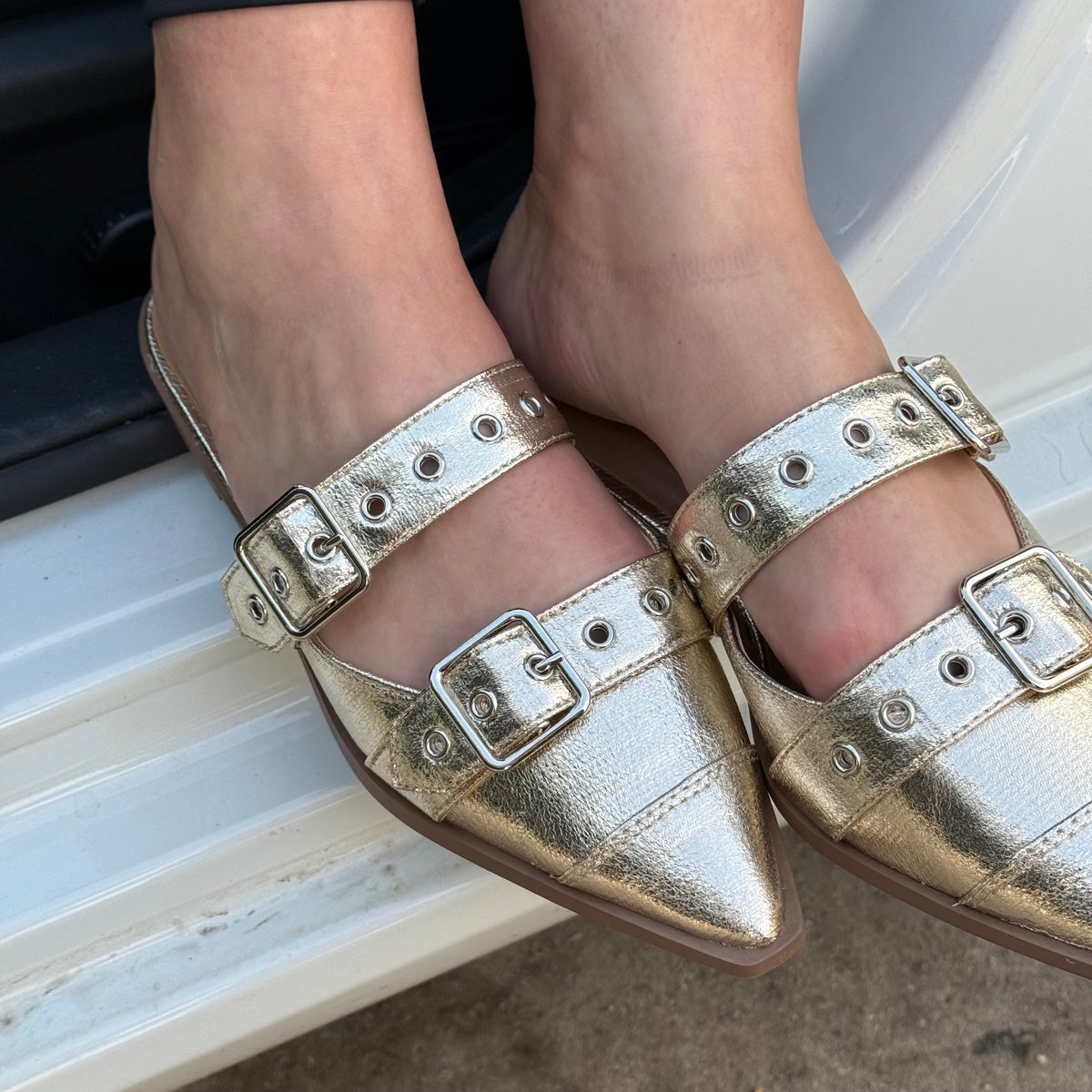 GOLD POINTED BUCKLE FLATS