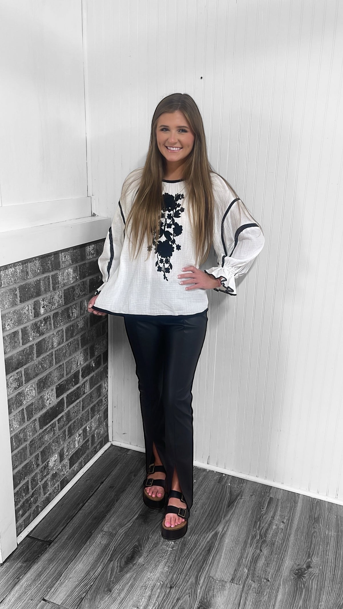 WHITE/BLACK EMBROIDERED TOP