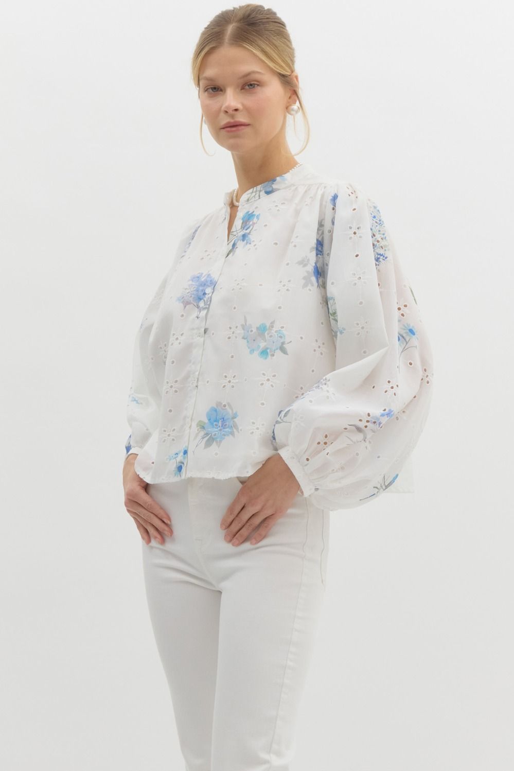 BLUE FLORAL EYELET TOP